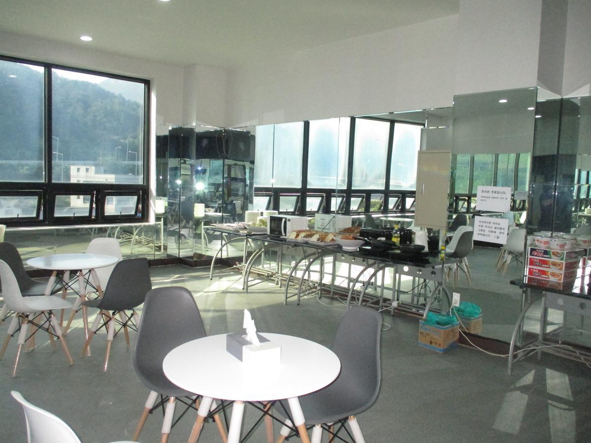 Ekonomy Hotel Jeongseon Eksteriør billede